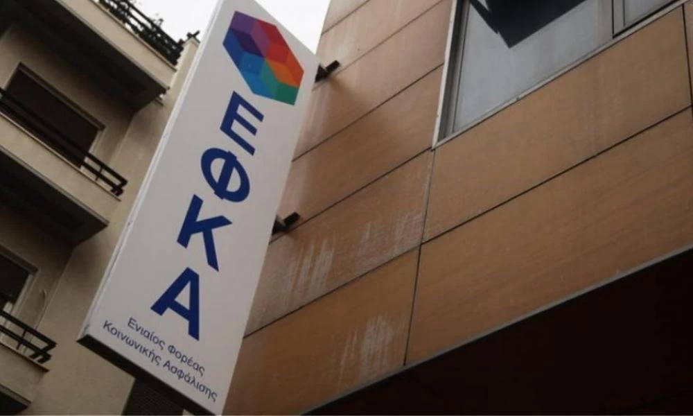 Διοικητής ΕΦΚΑ σε υπαλλήλους: Ανταποκριθείτε στα τηλέφωνα των πελατών